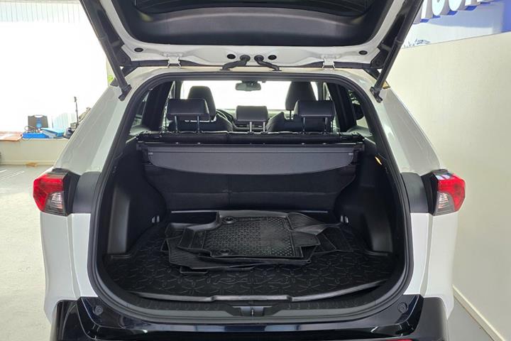 Hvid Toyota RAV4 fra 2019