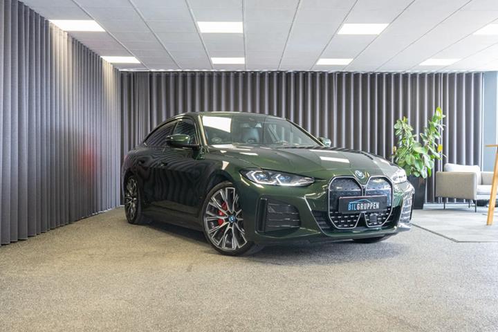 Grøn BMW i4 fra 2023