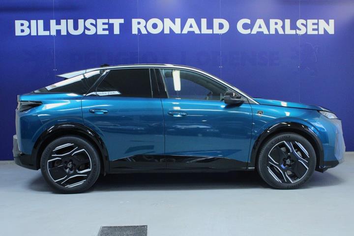 Blå Peugeot e-3008 fra 2024