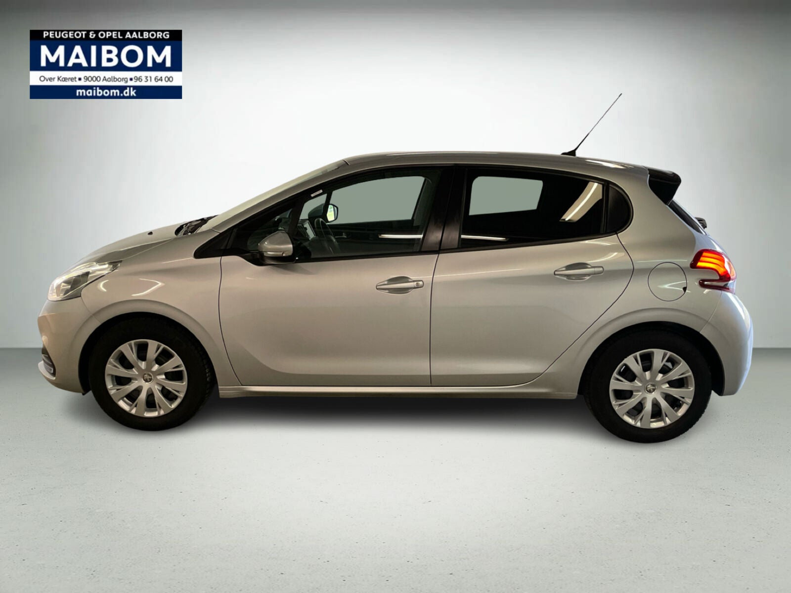 Sølv Peugeot 208 fra 2018