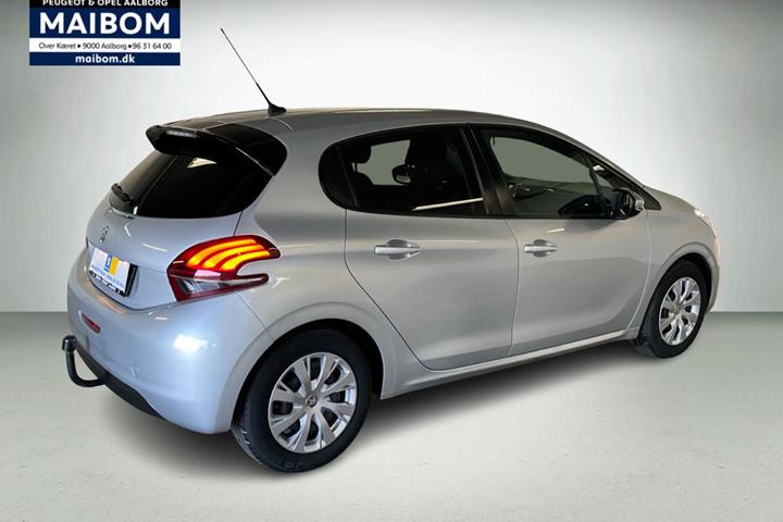 Sølv Peugeot 208 fra 2018