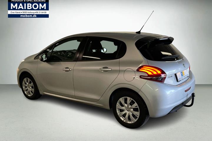 Sølv Peugeot 208 fra 2018