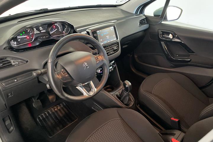 Sølv Peugeot 208 fra 2018
