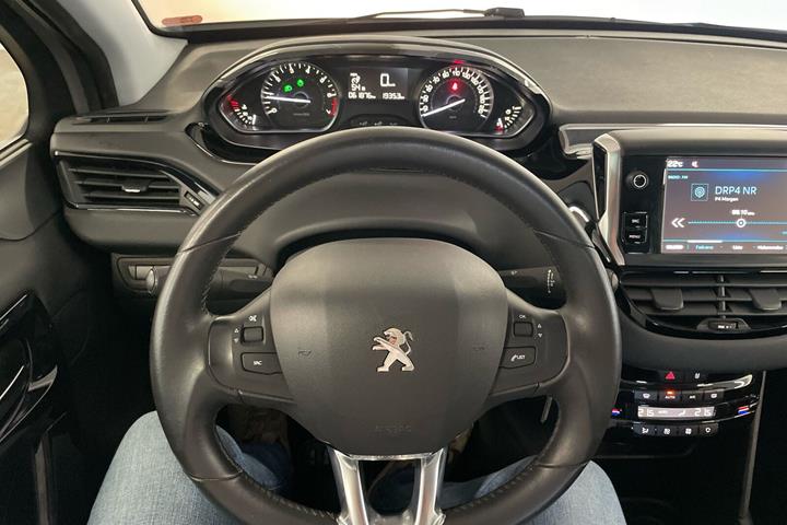 Sølv Peugeot 208 fra 2018