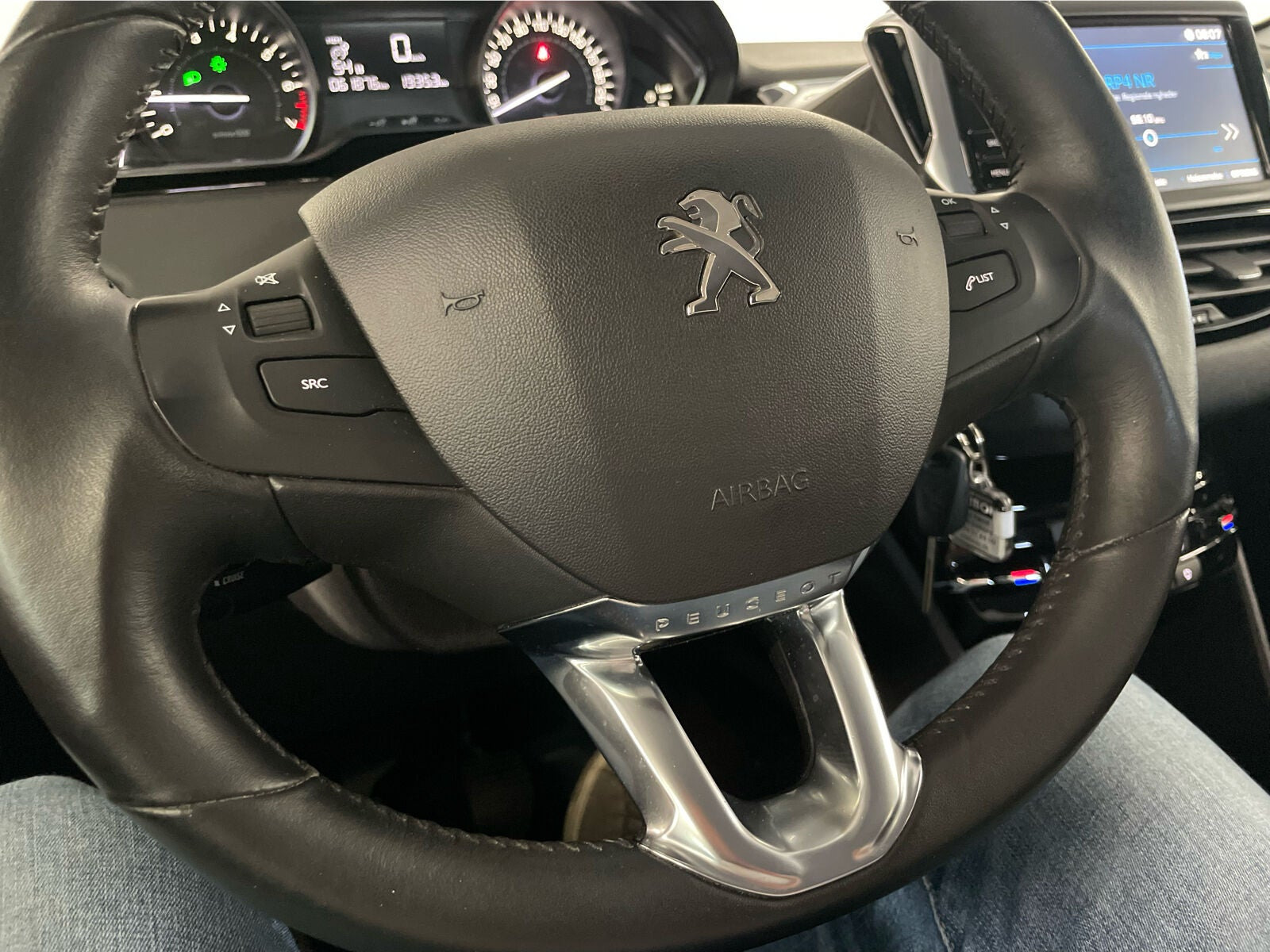 Sølv Peugeot 208 fra 2018