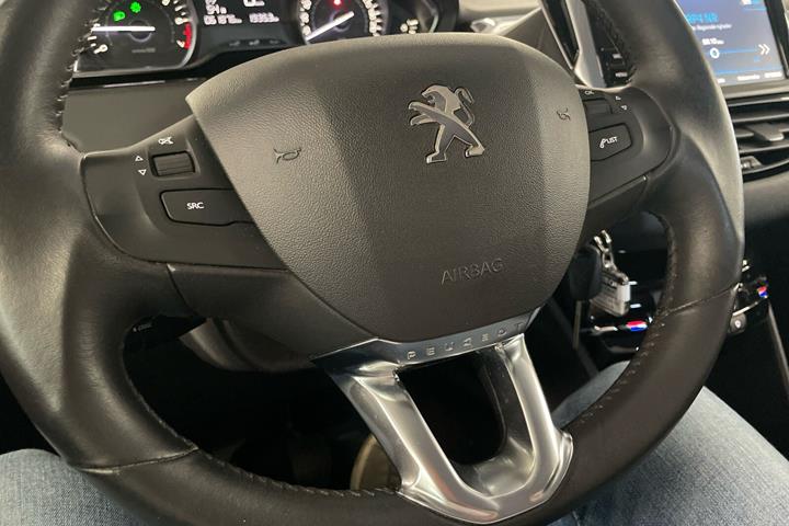 Sølv Peugeot 208 fra 2018