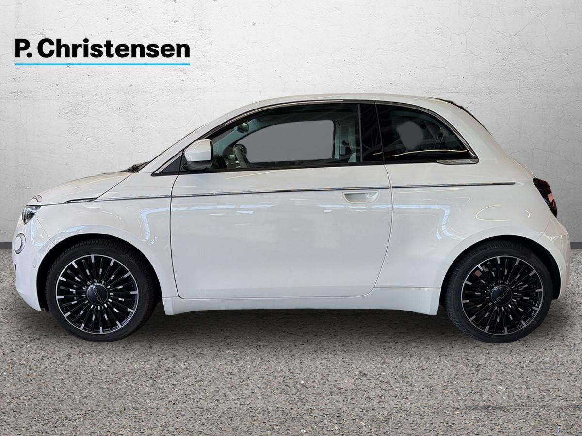 Hvid Fiat 500e fra 2023