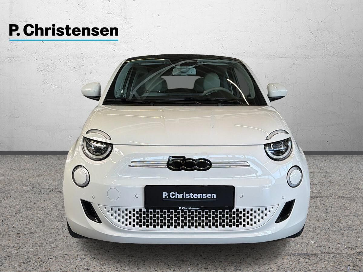 Hvid Fiat 500e fra 2023