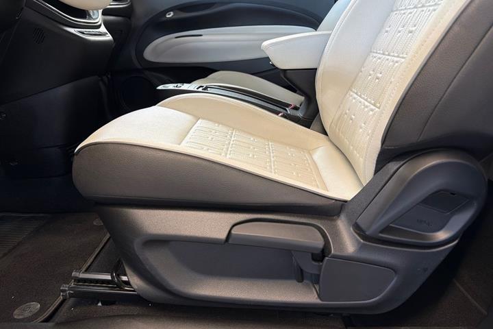 Hvid Fiat 500e fra 2023