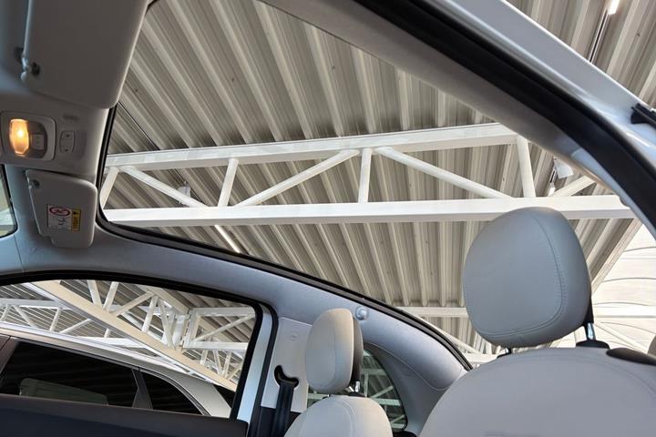 Hvid Fiat 500e fra 2023