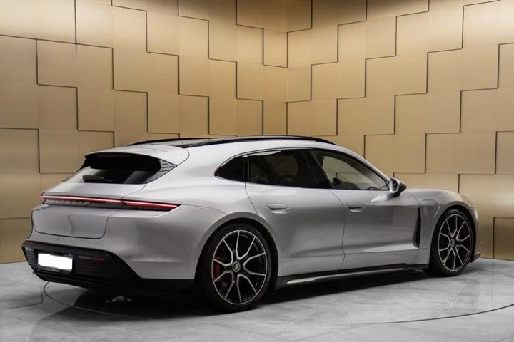 Sølv Porsche Taycan 4S fra 2023
