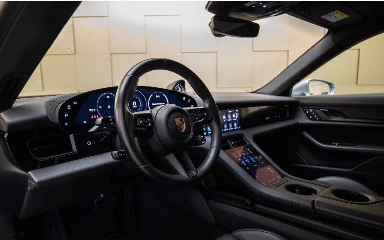 Sølv Porsche Taycan 4S fra 2023