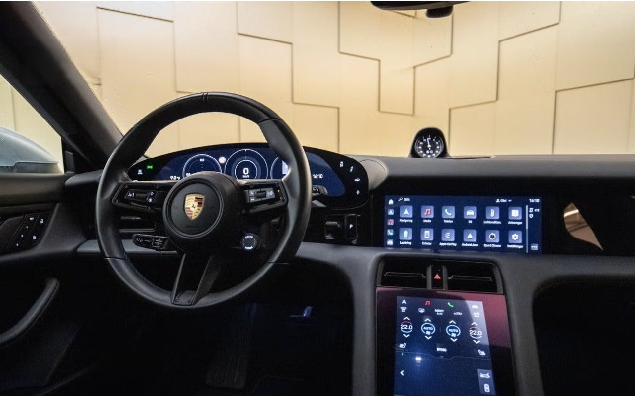 Sølv Porsche Taycan 4S fra 2023
