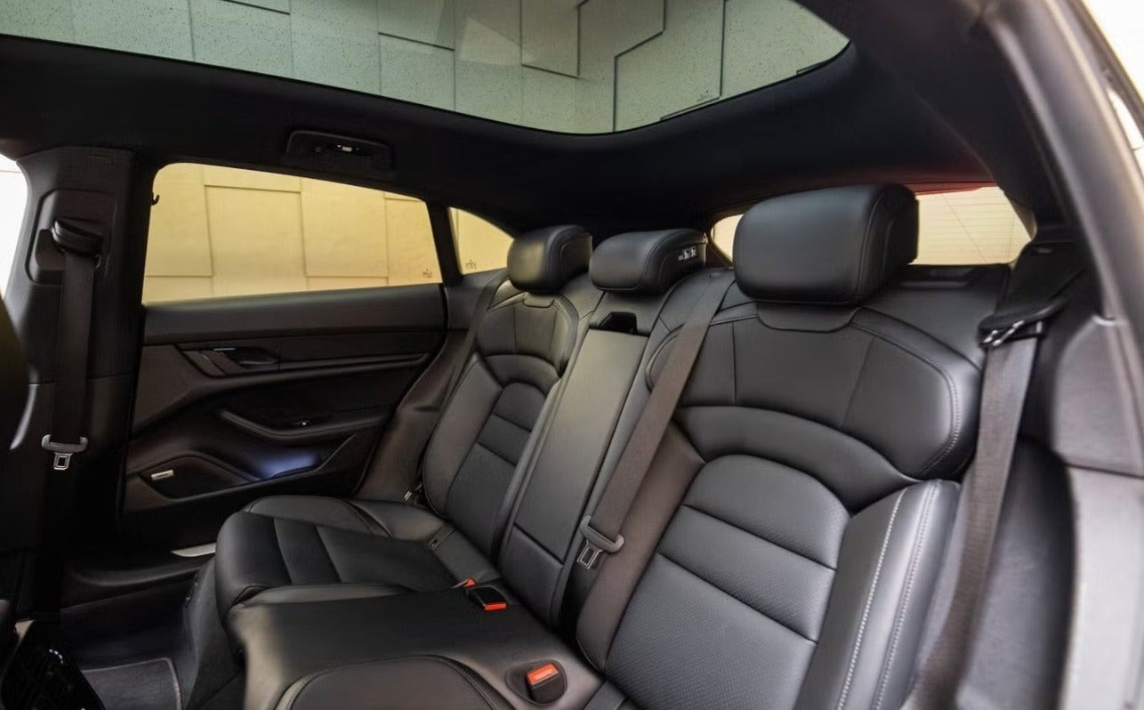 Sølv Porsche Taycan 4S fra 2023