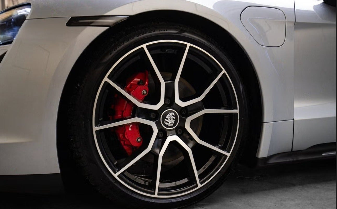 Sølv Porsche Taycan 4S fra 2023
