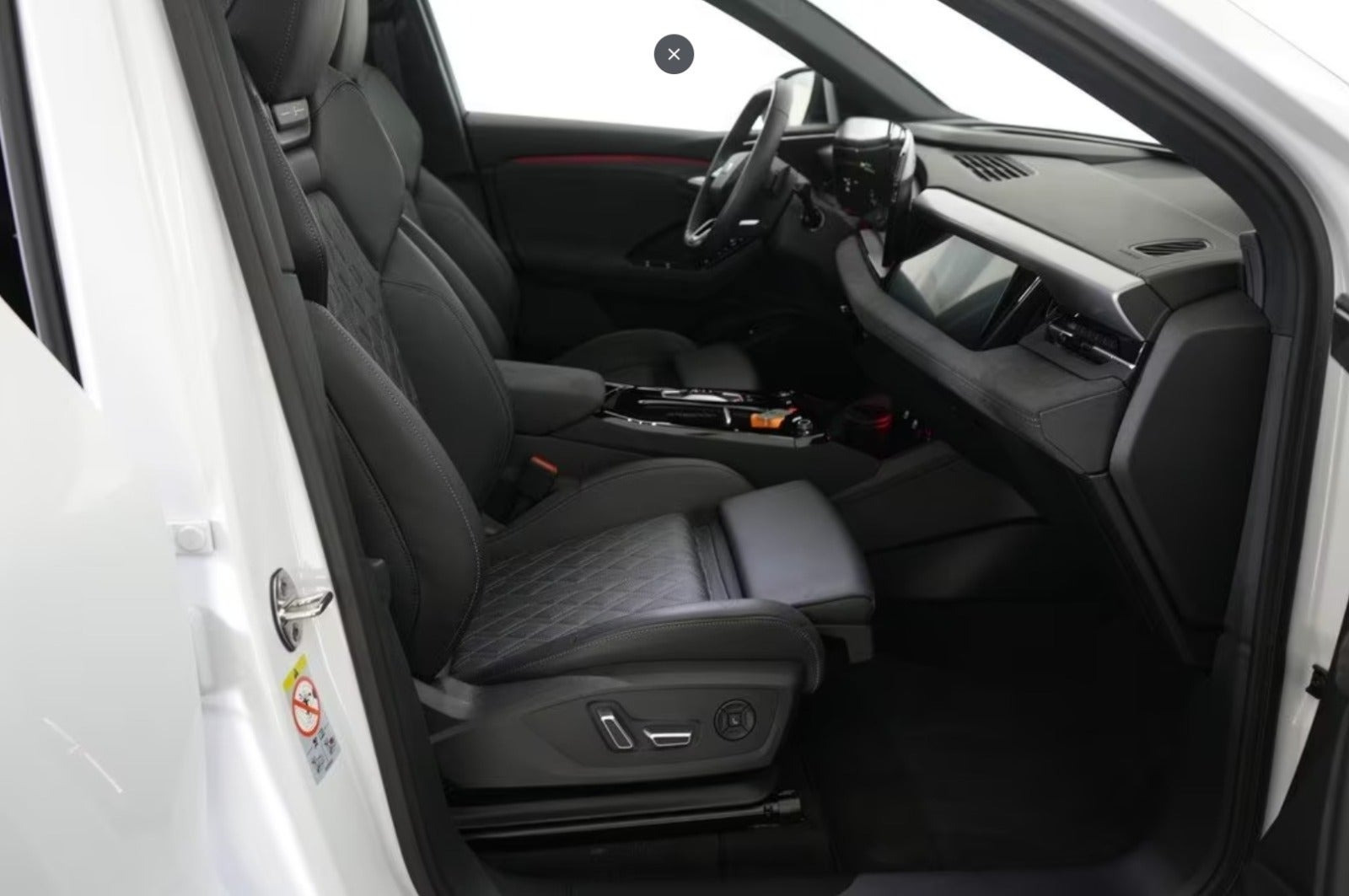 Hvid Audi SQ6 e-tron fra 2024