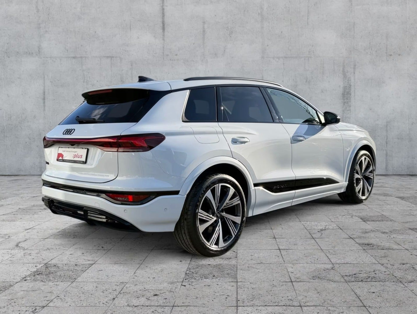 Hvid Audi SQ6 e-tron fra 2024