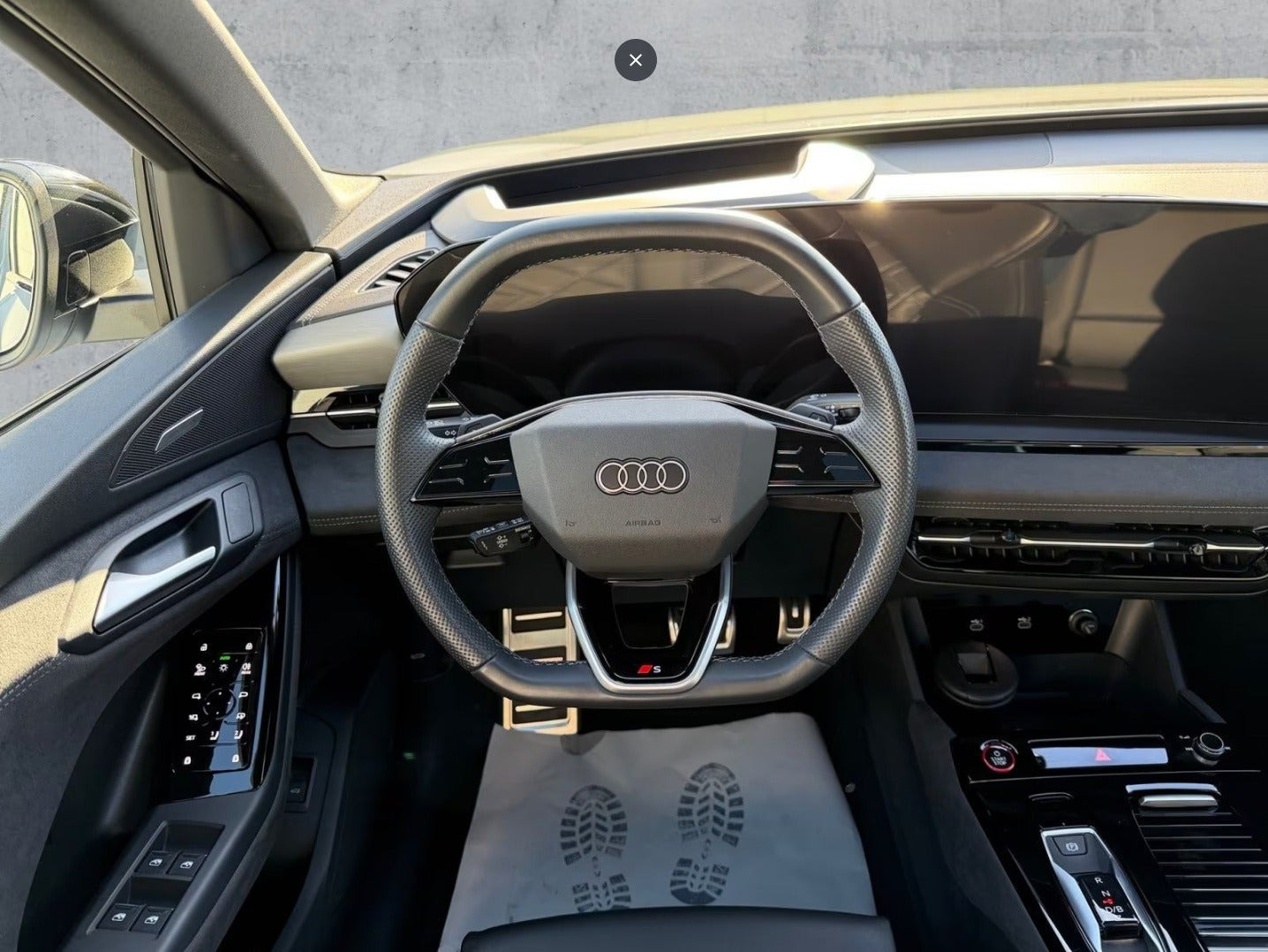 Hvid Audi SQ6 e-tron fra 2024