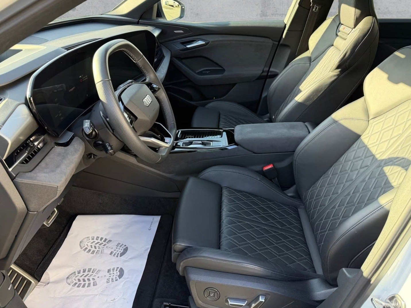 Hvid Audi SQ6 e-tron fra 2024