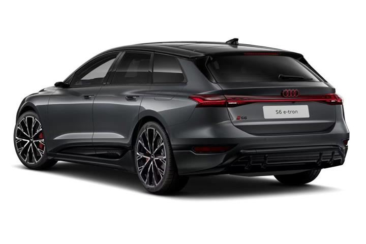 Grå Audi S6 e-tron fra 2025