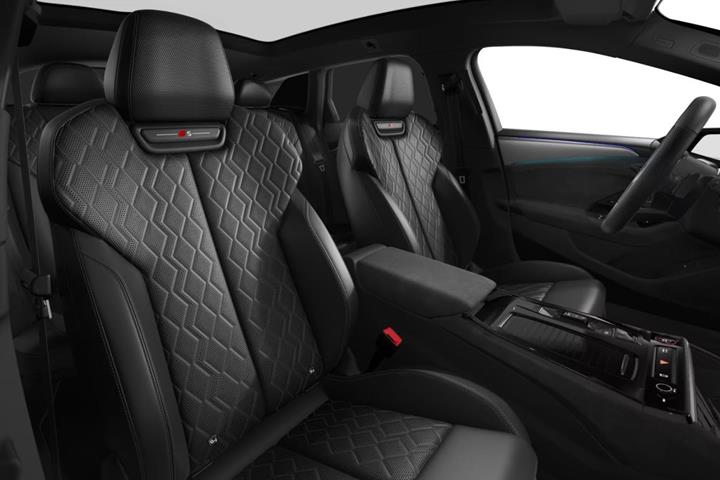 Grå Audi S6 e-tron fra 2025