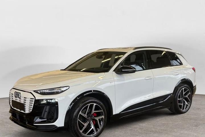 Hvid Audi Q6 e-tron fra 2025