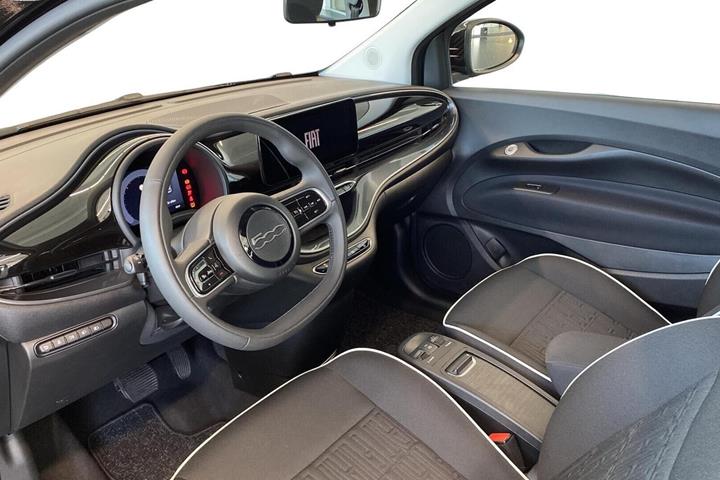 Sort Fiat 500e fra 2024
