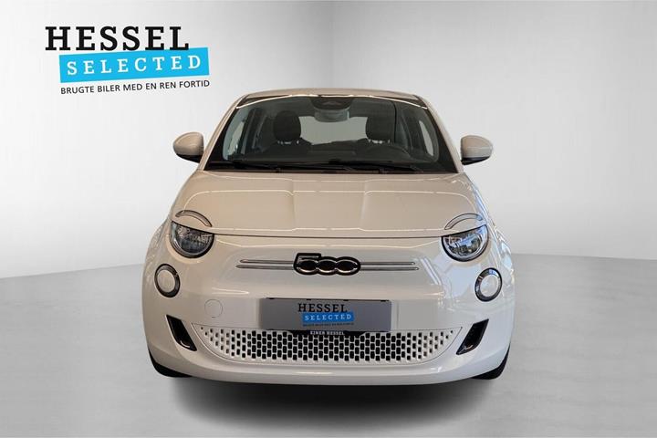 Hvid Fiat 500e fra 2023