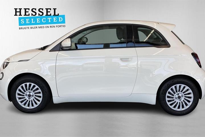Hvid Fiat 500e fra 2023