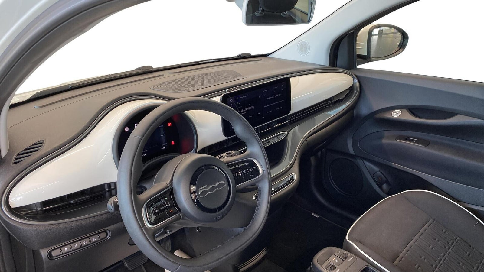 Hvid Fiat 500e fra 2023