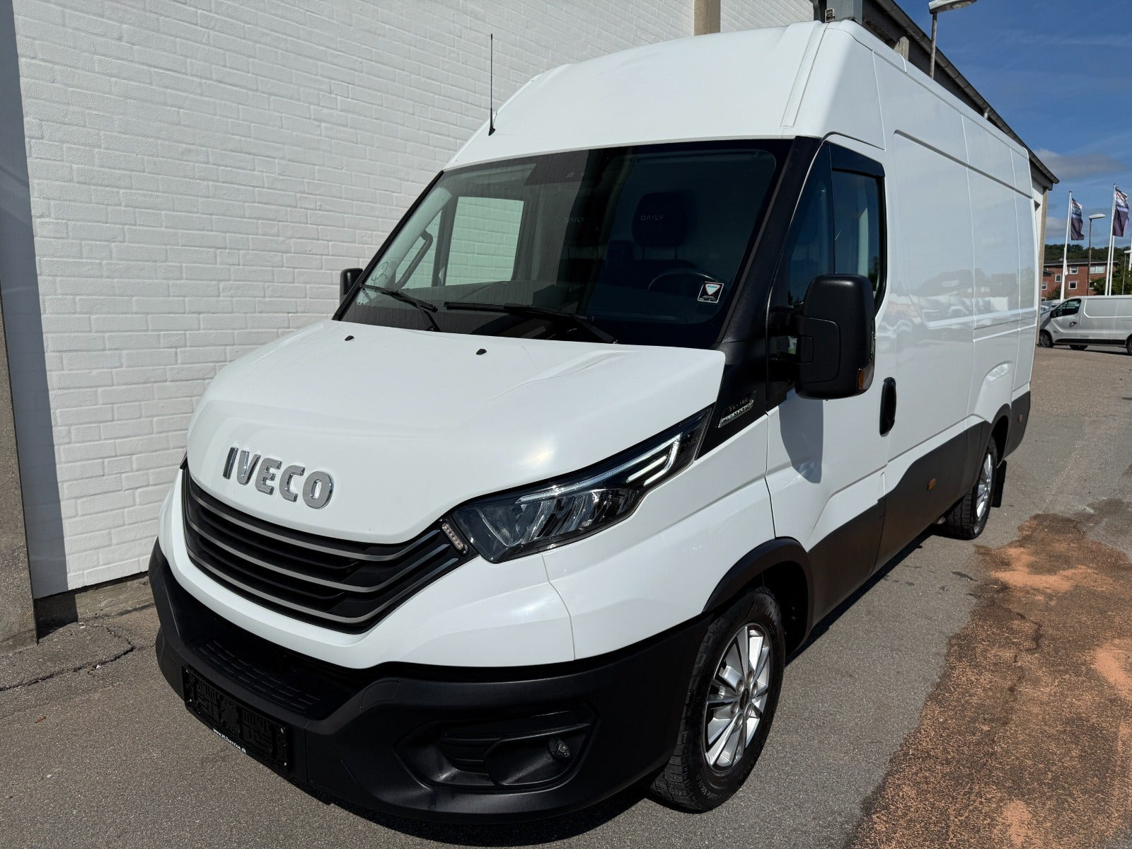Iveco Daily 2,3 35S16 12m³ Van AG8