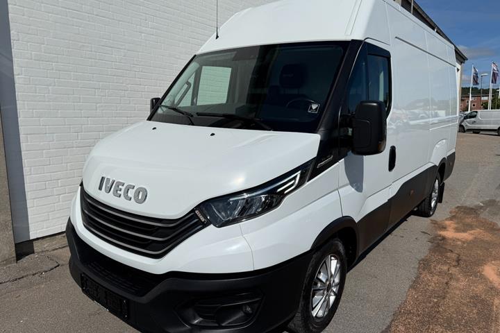 Hvid Iveco Daily fra 2022