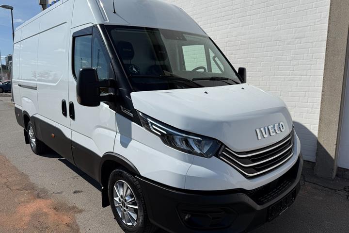 Hvid Iveco Daily fra 2022