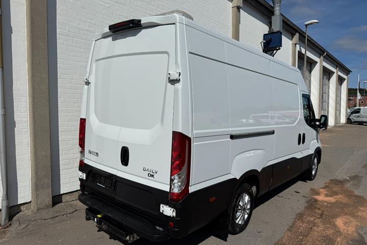 Hvid Iveco Daily fra 2022
