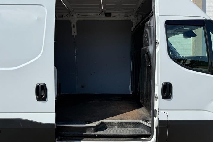 Hvid Iveco Daily fra 2022