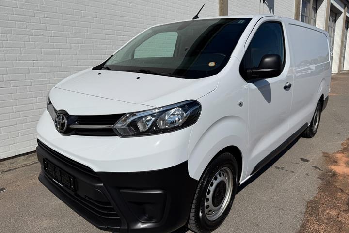 Hvid Toyota ProAce fra 2023