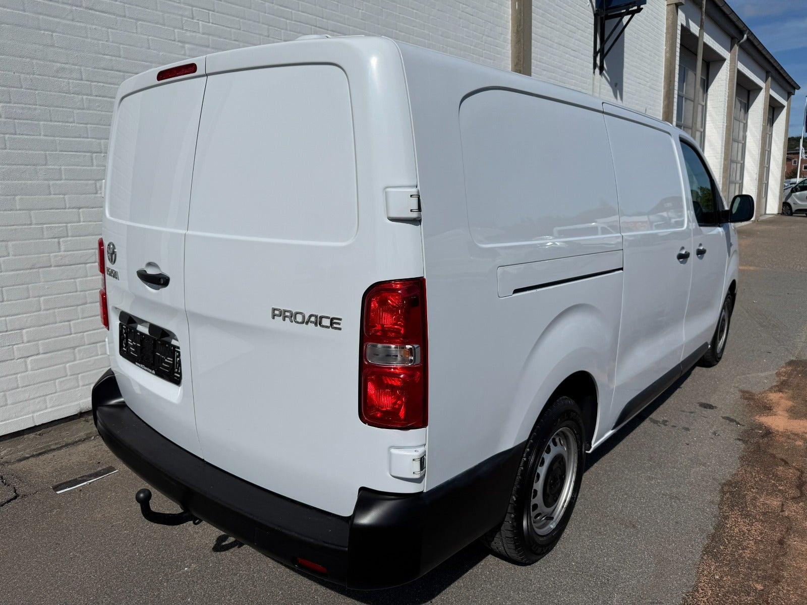 Hvid Toyota ProAce fra 2023