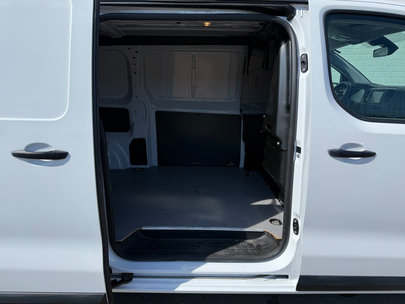 Hvid Toyota ProAce fra 2023
