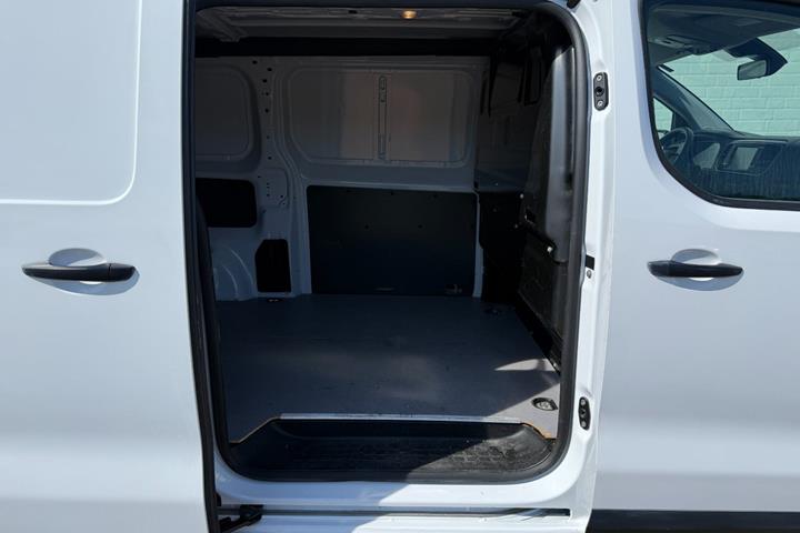 Hvid Toyota ProAce fra 2023