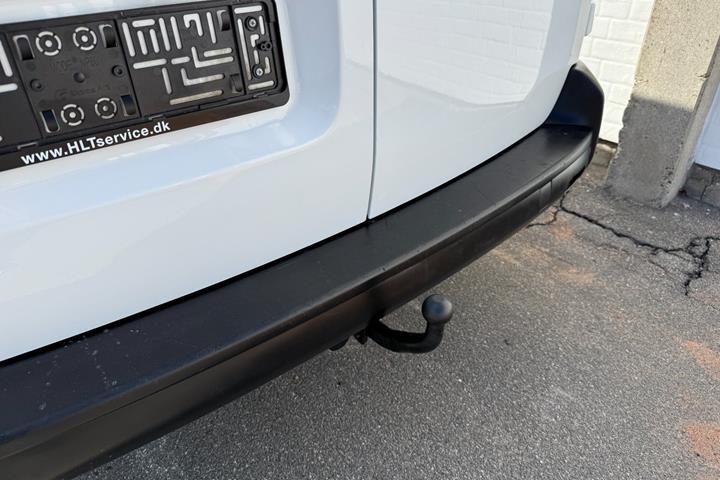Hvid Toyota ProAce fra 2023