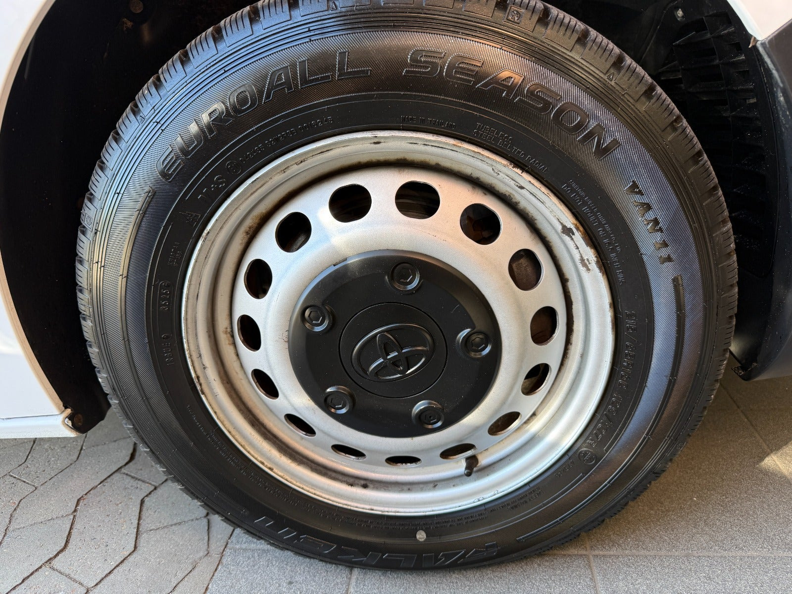 Hvid Toyota ProAce fra 2023