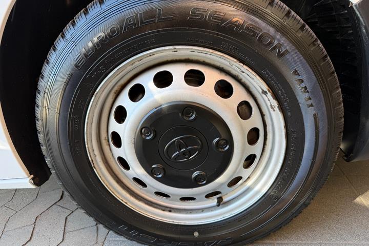Hvid Toyota ProAce fra 2023