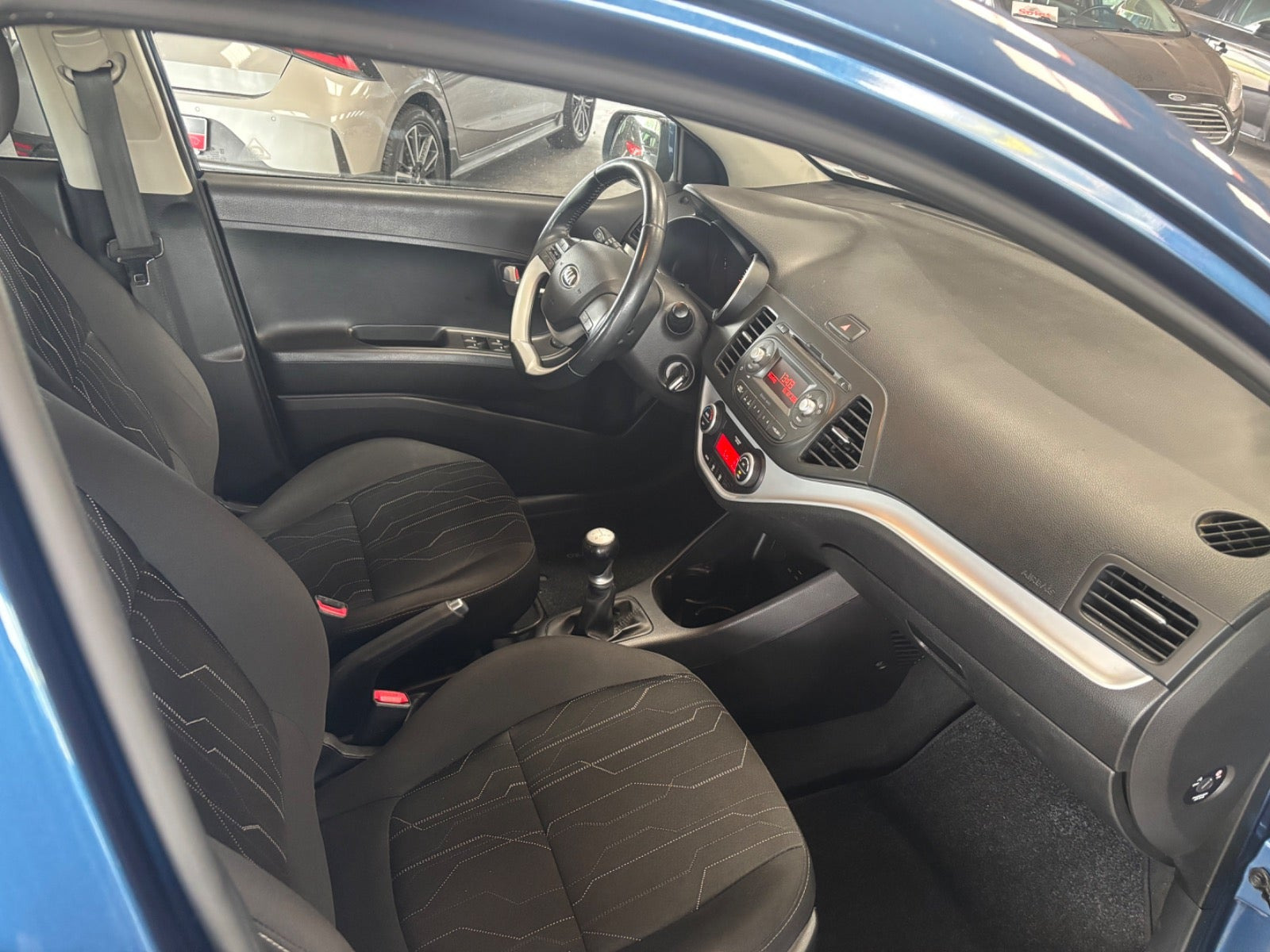 Blå Kia Picanto fra 2016