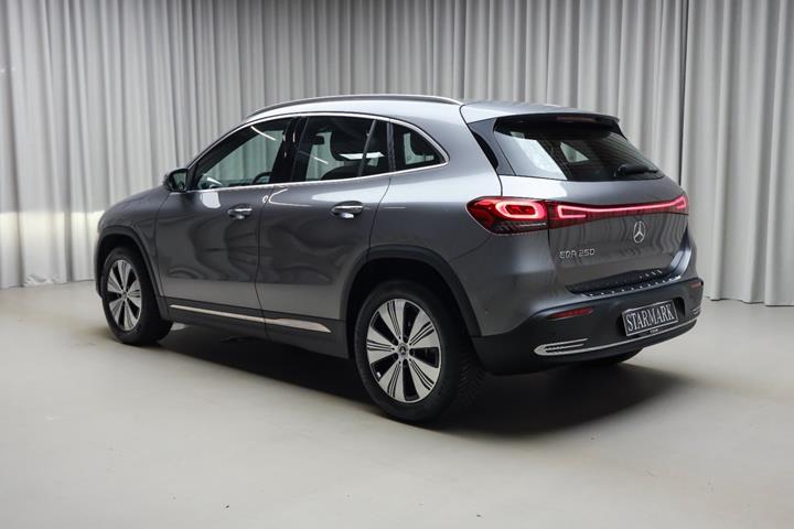 Grå Mercedes EQA250 fra 2023