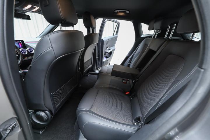 Grå Mercedes EQA250 fra 2023