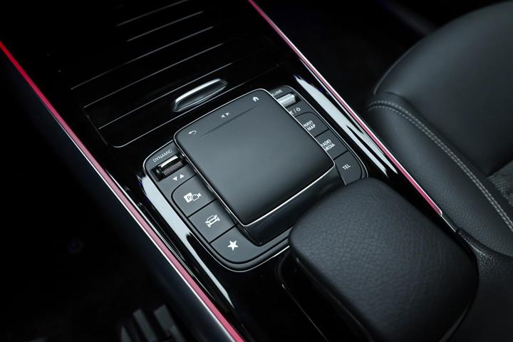 Grå Mercedes EQA250 fra 2023