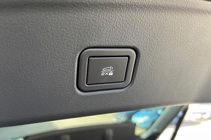 Sort Mazda 6e fra 2026