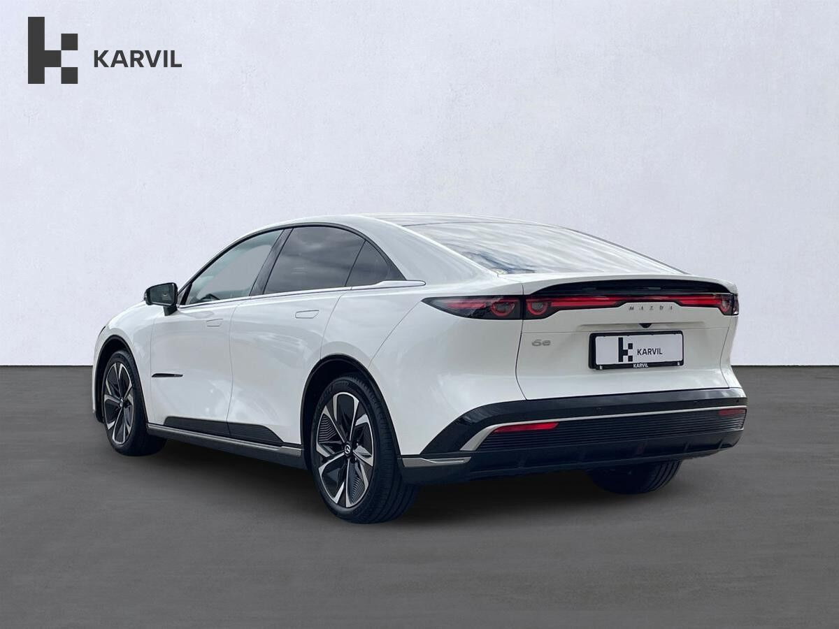 Hvid Mazda 6e fra 2026