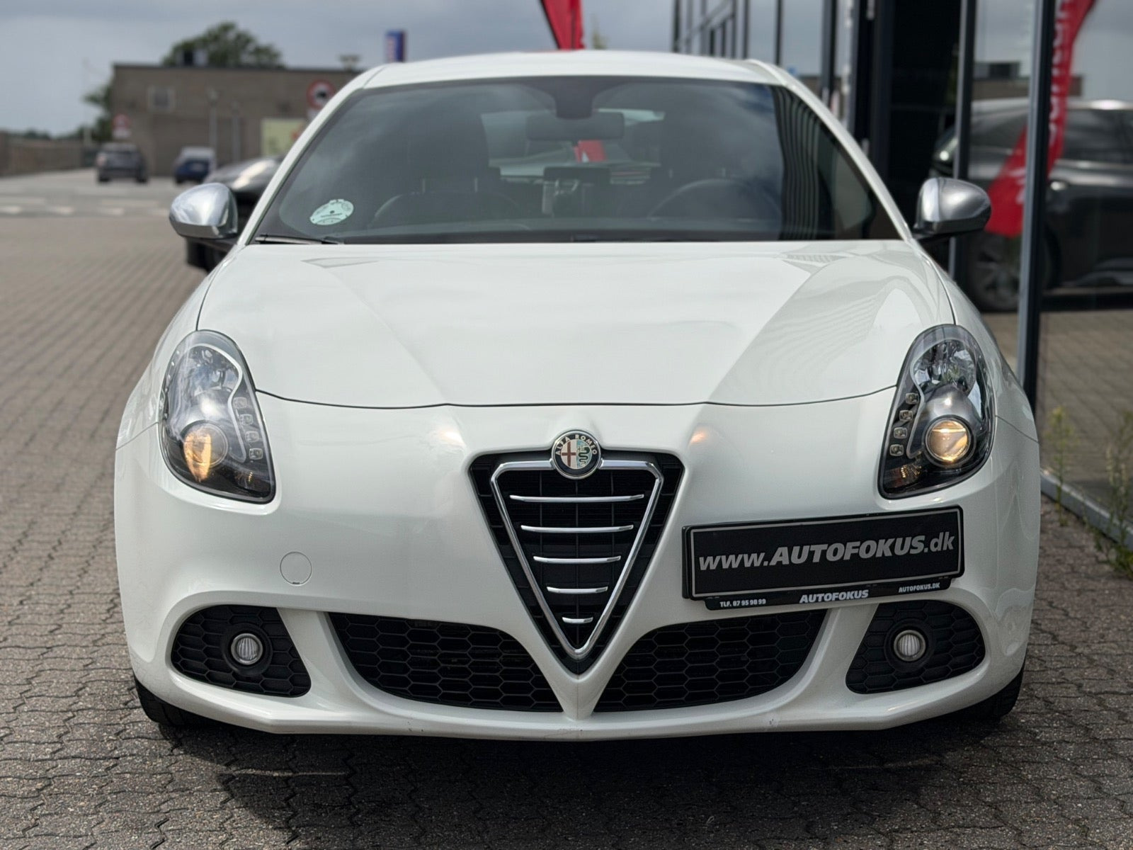 Hvid Alfa Romeo Giulietta fra 2010