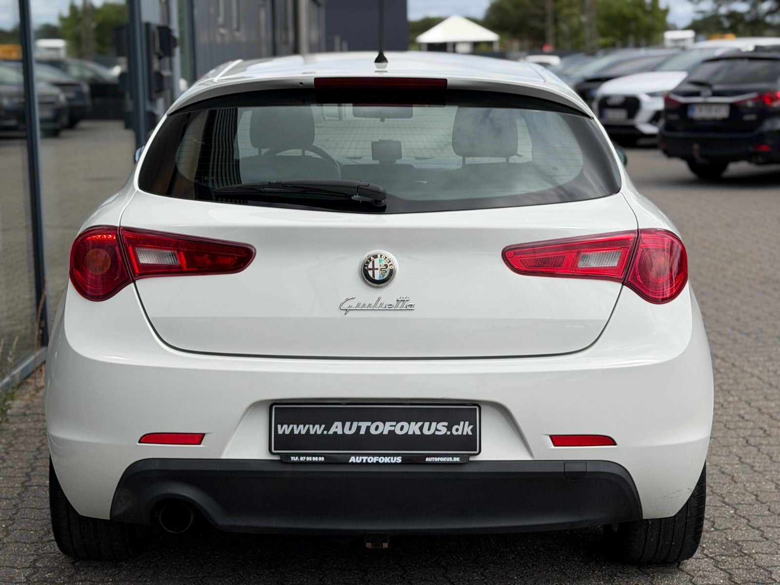 Hvid Alfa Romeo Giulietta fra 2010